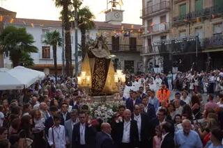 Procesión del regreso a clausura de Santa Teresa de Jesús | Juanes