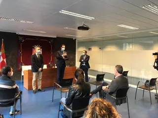 El consejero de la Presidencia, Ángel Ibañez, durante la visita a la Delegación Territorial de Salamanca
