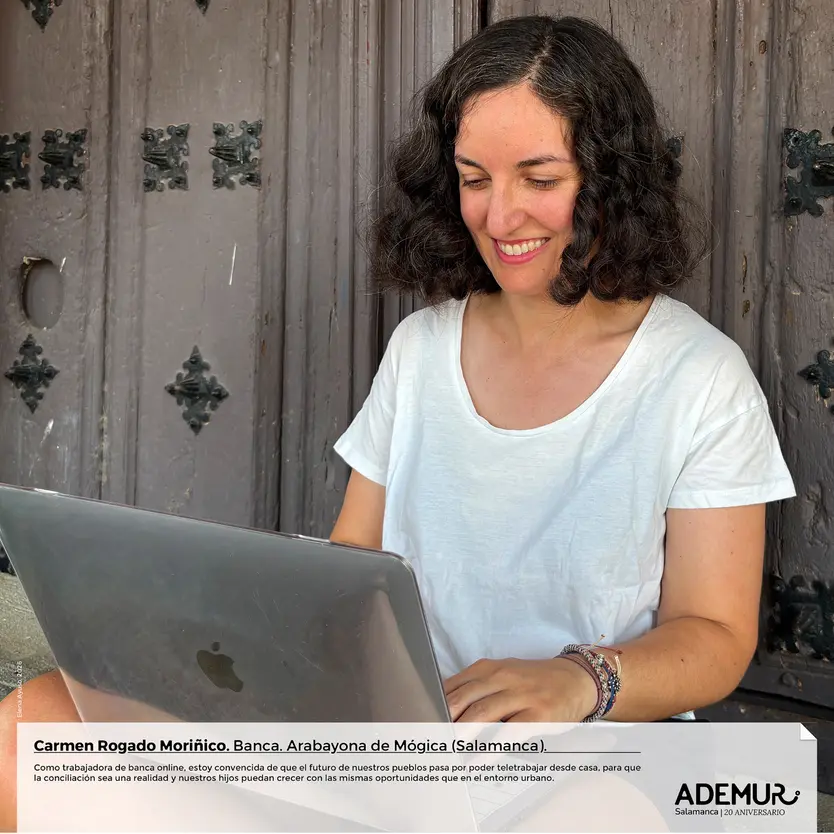 Carmen Rogado, Trabajadora De Banca Online En Arabayona De Mógica. Imagen Ademur Salamanca