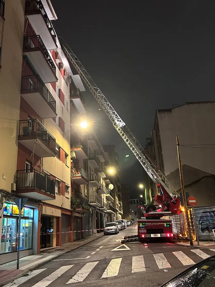 La Calle Honduras Permanece Cortada Mientras Ha Durado La Intervención De Los Bomberos