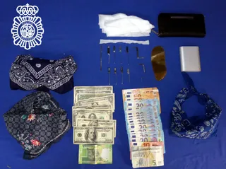 Catorce ganzúas, una linterna y dinero en metálico en diferentes divisas: así operaba el grupo de georgianos detenido en Salamanca