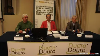 José Luis Pascual, fundador de AECT Duero-Douro, en el centro de la imagen