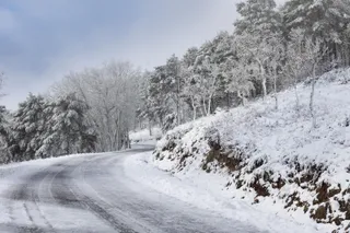 Nieve en la carretera a la Peña de Francia. Foto DE ARCHIVO