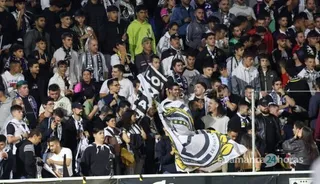 Seguidor de Unionistas realizando un saludo nazi