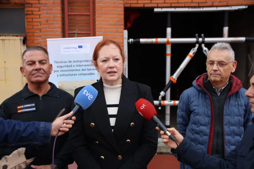 La directora de la Agencia de Protección Civil y Emergencias, Irene Cortés en la inauguración de el Curso de "Estructuras colapsadas" para bomberos