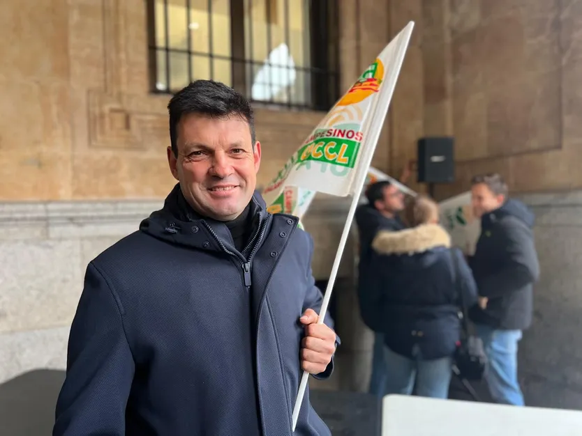 Fernando Corrionero, ganadero y agricultor de Sieteiglesias de Tormes presente en la protesta del sector de legumbres y cereal frente a la Subdelegación del Gobierno en Salamanca