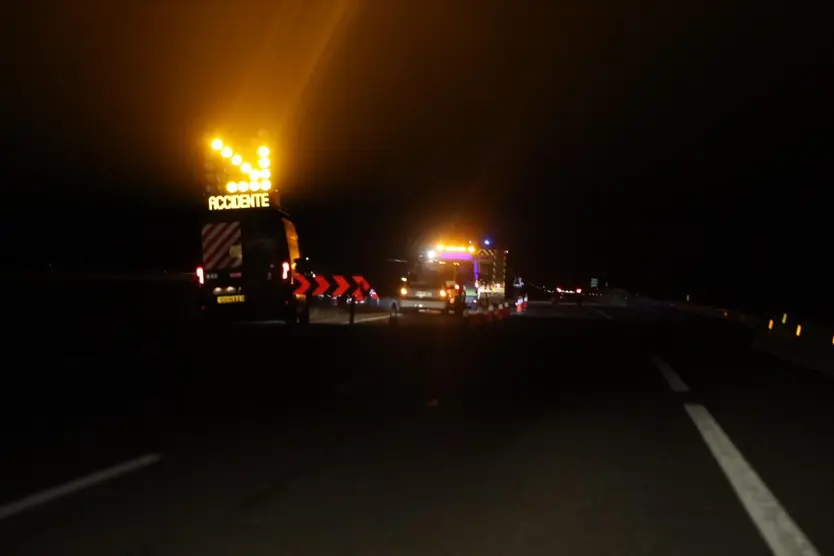 Un herido al quedar atrapado en el coche tras salirse de la vía en la A 62 a la altura de La Rad