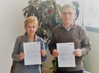 Los concejales no adscritos piden un plan de concienciación ciudadana contra la presencia de excrementos caninos en las calles