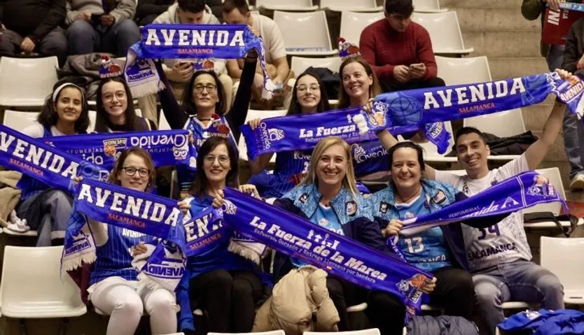 Aficionados de Perfumerías Avenida en Fontajau | FOTO CB AVENIDA
