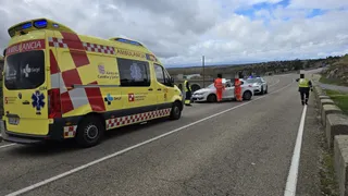 Una fuerte colisión de un turismo contra el puente de Ledesma deja a dos mujeres heridas