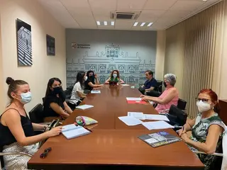 REUNIOìN ANA SUAìREZ