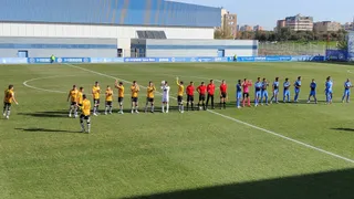 Los jugadores aplauden a los aficionados