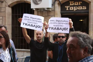 Protesta de empleados de Berkeley ante la Diputación
