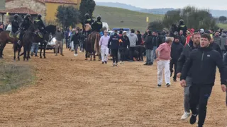 Ambiente en el encierro a caballo del Domingo de Carnaval 2025 en Ciudad Rodrigo. Fotos: S24H