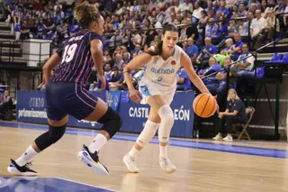 Perfumerías Avenida - Nyon Basket | Andrea Mateos