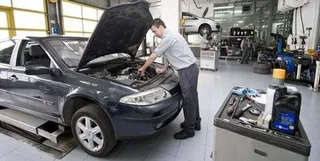 Solo tres de cada diez conductores revisan su coche en el taller antes de viajar