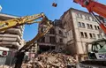 Trabajos de demolición del edificio entre las calles Pérez Oliva y Eras