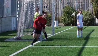 Lucía Bermejo celebra un gol ante el Granada B | FOTO SALAMANCA24HORAS.COM