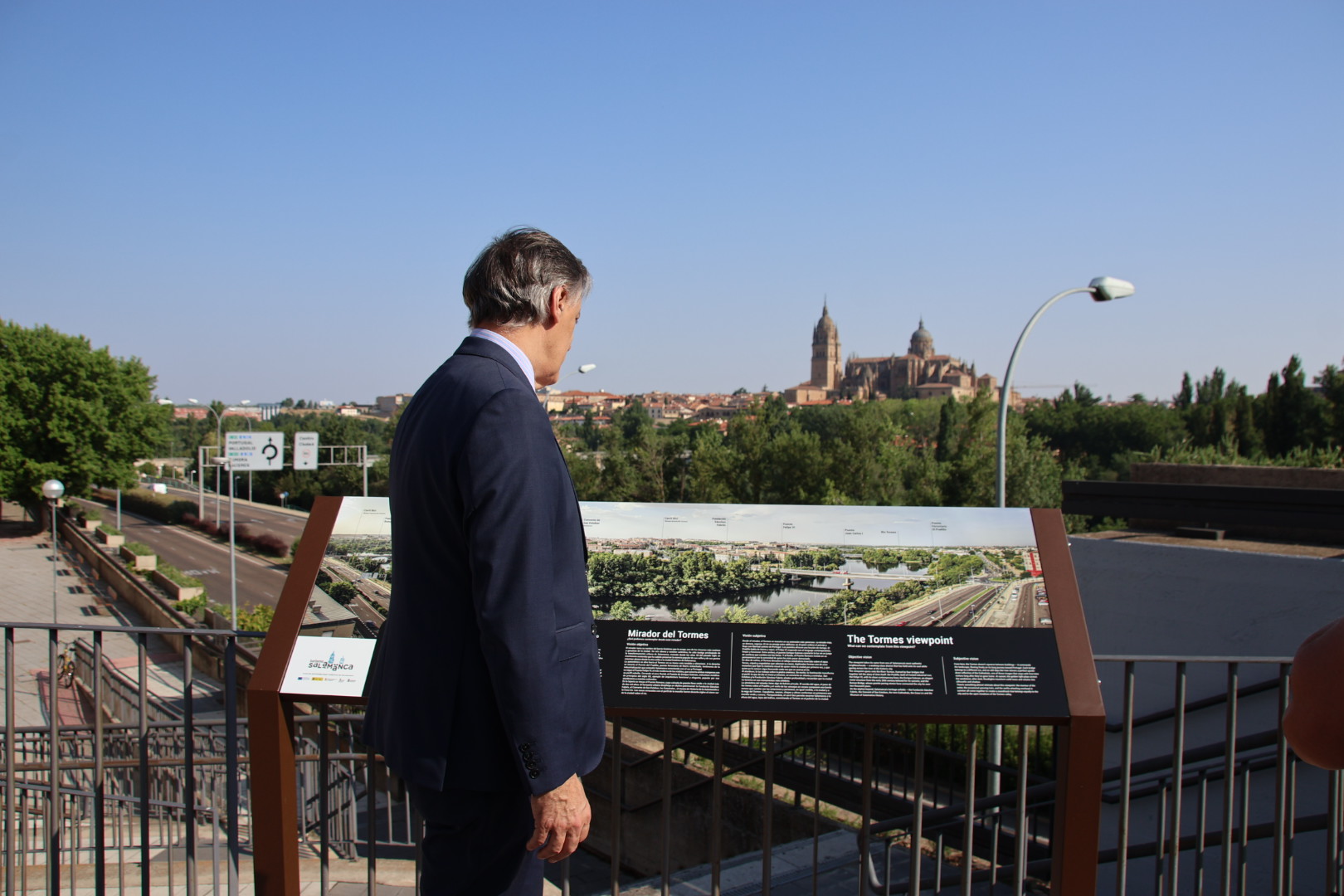 El Alcalde De Salamanca, Carlos Garc&iacute;a Carbayo, Visita El Nuevo Mirador De Barrio De El Tormes (4)