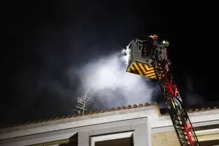 GALERÍA | Susto en un edificio de la Ronda de Sancti-Spíritus tras el incendio de una chimenea