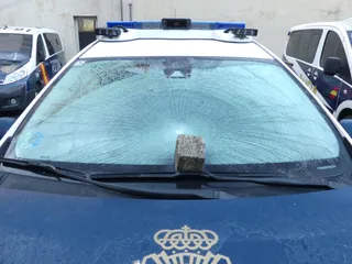 Detenido por golpear con un adoquín un vehículo de la Policía Nacional en Salamanca