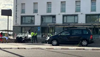 Herido un motorista al colisionar con un camión en el polígono de los Villares