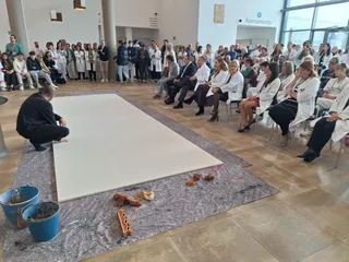 50º Aniversario del Hospital Clínico Universitario con una intervención artística “Latidos de barro” (19).jpeg