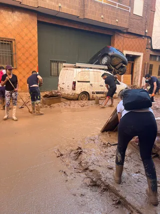 Salmantinos ayudando por la DANA en Valencia y Albacete con recogidas de alimentos