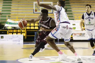 Mensah, en el duelo ante Clavijo | FOTO SALAMANCA24HORAS.COM