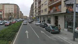 Una cámara vigila la velocidad e infracciones de los vehículos en el paseo Canalejas