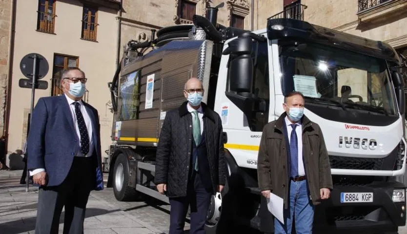 Presentación del moderno camión para la limpieza de redes