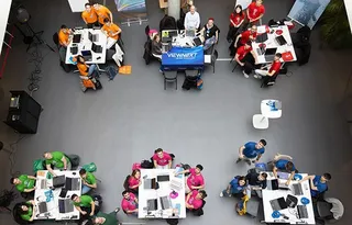 Un grupo de estudiantes del Grado de Informática de la USAL compiten entre sí para desarrollar soluciones que incluyen la Inteligencia Artificial Generativa