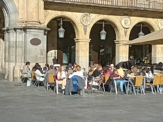 Gente al sol en invierno. 2024