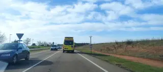 Ambulancia carretera, foto  de archivo. 