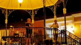 Concierto de música urbana en el templete