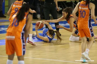 Valencia Basket golpea primero en la final ante Perfumerías Avenida (64-67)