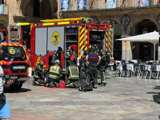 Bomberos en la Plaza Mayor de Salamanca. Fotos S24H (15)