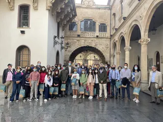 Recepción a la delegación del Ayuntamiento de Lebrija y escolares de dicho municipio en el Palacio de La Salina.
