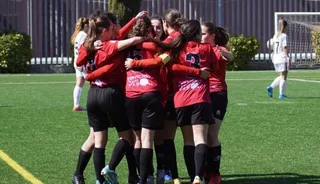 Las jugadoras del Salamanca FF celebran un tanto ante el filial del Granada | FOTO SALAMANCA24HORAS.COM
