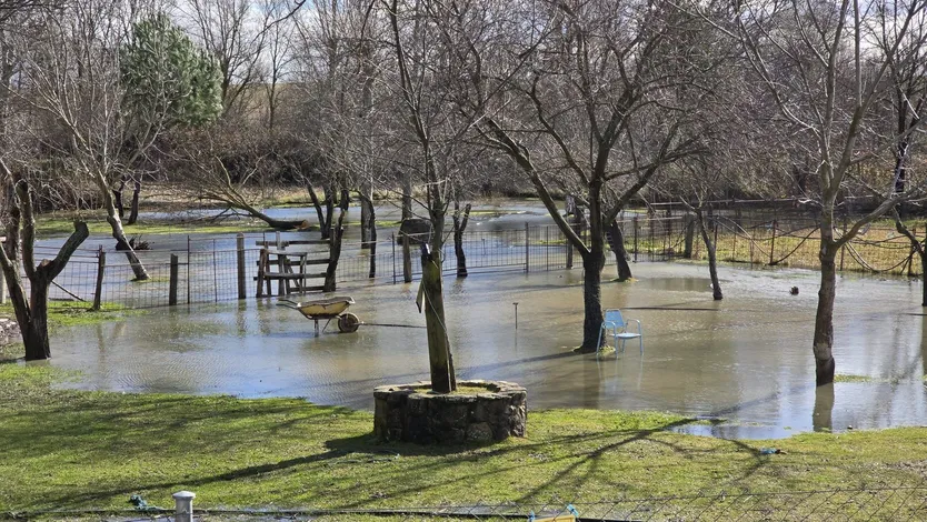 Río Almar desbordado en San Vicente (2)