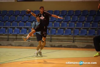 El BM Salamanca entra en el tercio final de la competición: el quinto puesto, a un punto