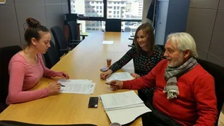 La Asociación de Profesores de Secundaria se reúne en las Cortes con Podemos