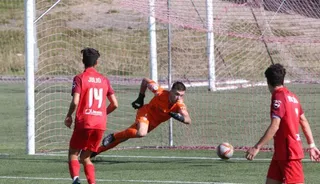 Félix, en un choque ante el Atlético Tordesillas | FOTO SALAMANCA24HORAS.COM