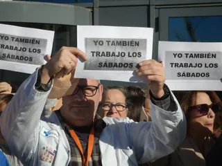Concentración de personal no sanitario en el hospital de Salamanca