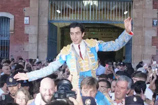 Marco Pérez, corneado en Santander tras cortar una oreja a su primer toro