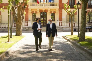 Mañueco recibe al consejero de Agricultura, que continúa con su proceso de recuperación tras el COVID