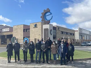 Inauguración escultura homenaje a los empresarios en Carbajosa