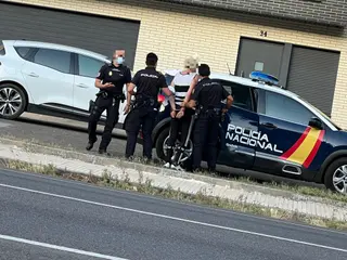 Detenida una mujer tras apuñalar a varias personas en la avenida Raimundo de Borgoña