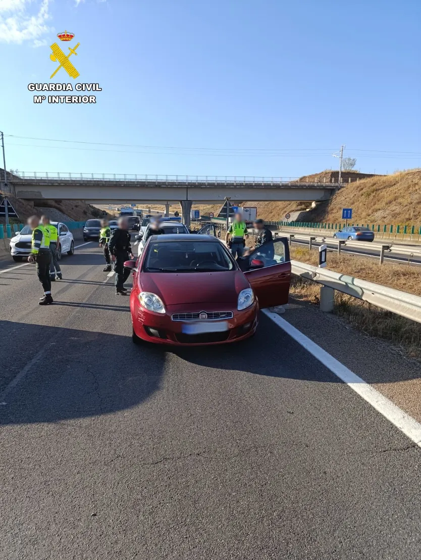 Detenidos en plena A-66 tras huir con un coche robado desde Plasencia