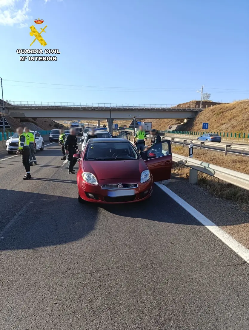 Detenidos en plena A-66 tras huir con un coche robado desde Plasencia